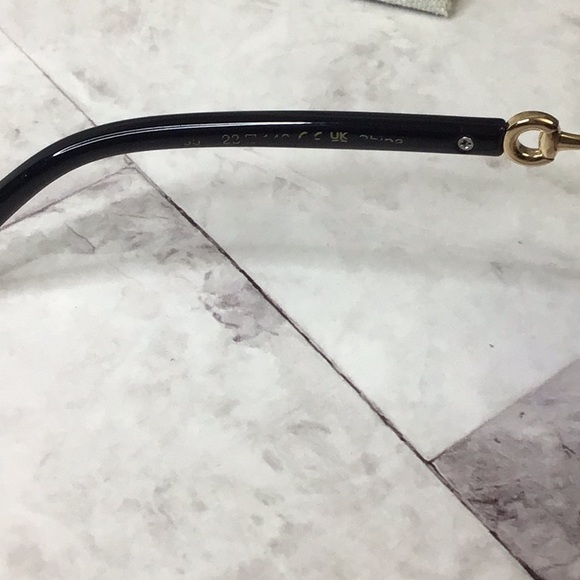 Sunglasses with horse bit design and tortoise shell pattern. Free case included - Picture 3 of 7